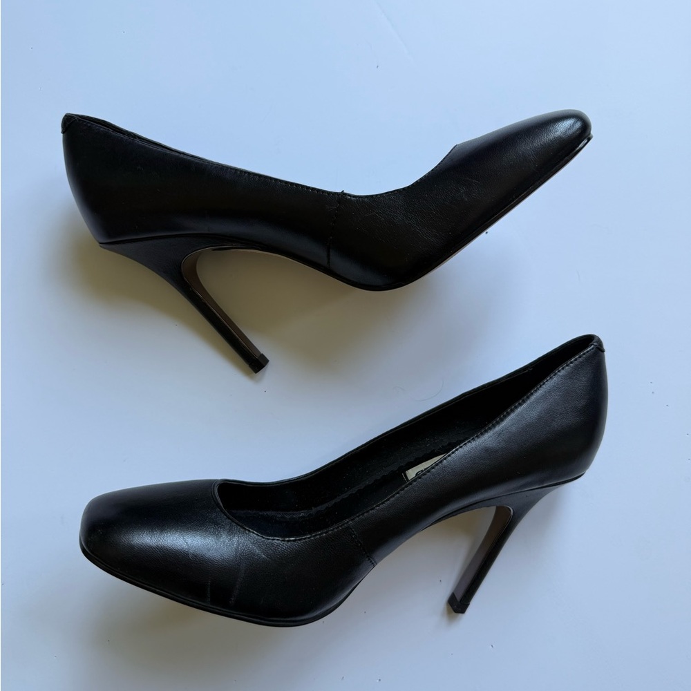 Karl Lagerfeld Paris MAKI Black Leather Pumps Gold Heels Size 8 - Picture 5 of 8